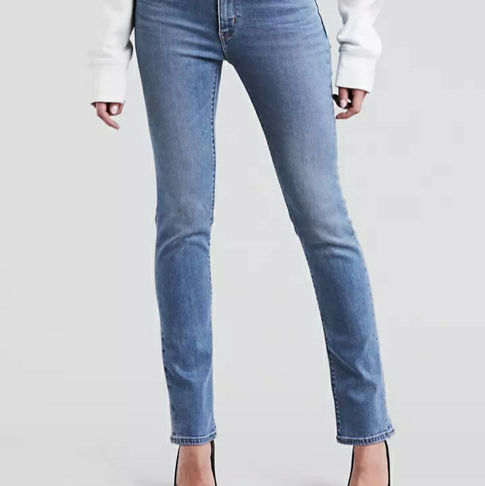 Levis jeans size 6